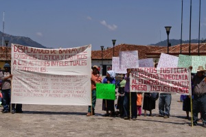 Manifestación de desplazados en San Cristóbal de Las Casas (@CDHFBC)
