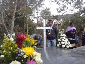 Comunidad Banavil, Tenejapa, durante el entierro @ SIPAZ